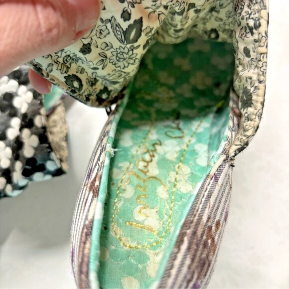 Irregular Choice Heels. Size 6.5 Black/ White/ Flowers - Picture 7 of 8